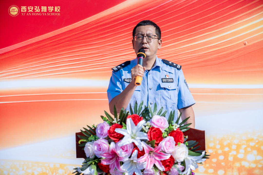 颁发优秀毕业生捐赠证书